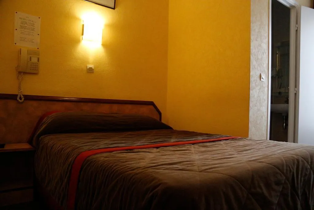 Coq Hotel פריז 4*,  צרפת